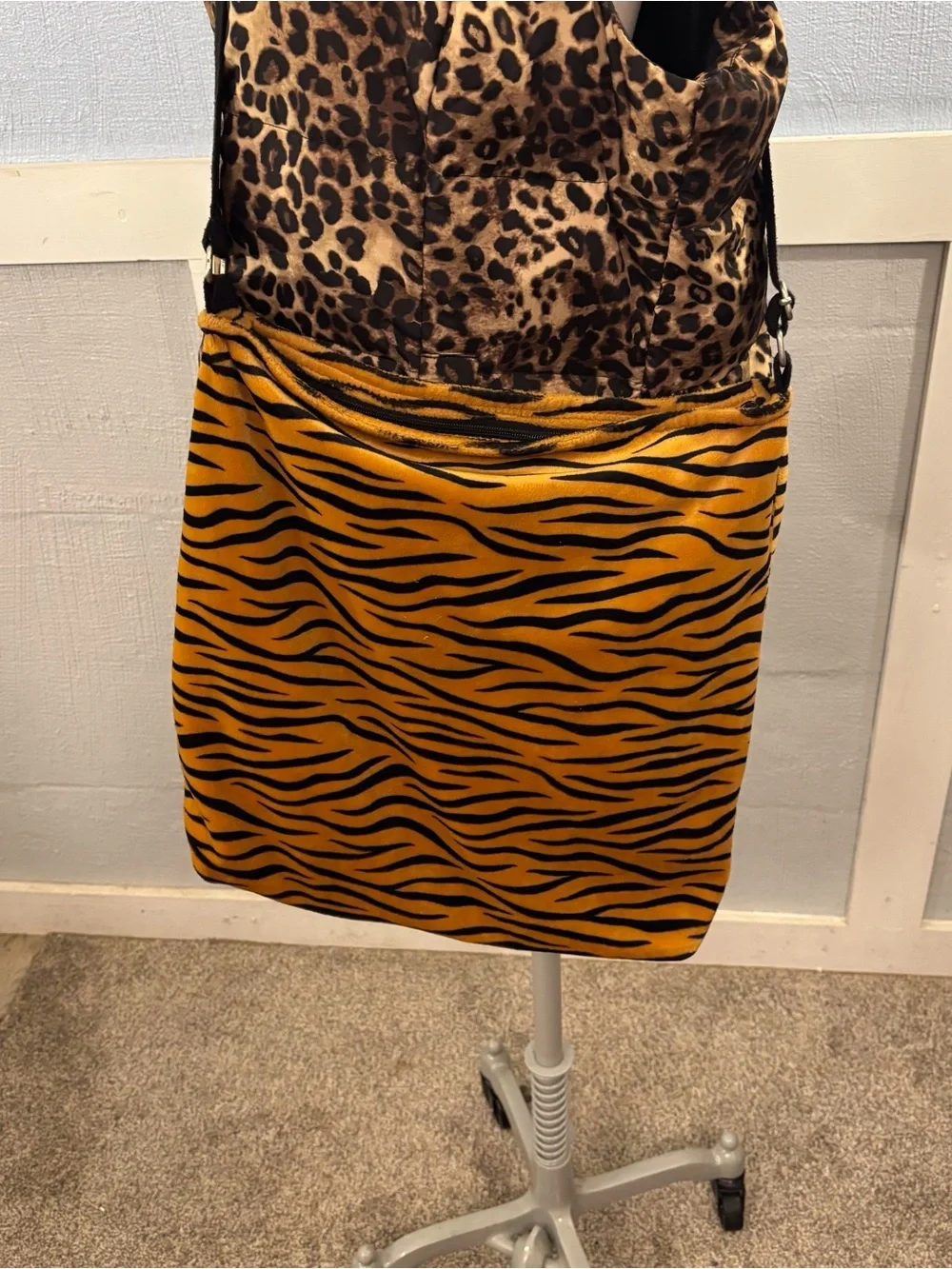 Animal-Print Crossbody Bag in Orange Black Tiger Crossbody Handbag Zip 19” Drop